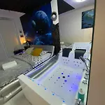 House - In With Private Jacuzzi, Full Access To Sauna, Gym&billards - Studia Z Prywatnym Jacuzzi Oraz Dostępem Do Sauny, Siłowni I Bilarda * Warszawa