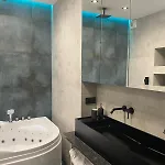 House - In With Private Jacuzzi, Full Access To Sauna, Gym&billards - Studia Z Prywatnym Jacuzzi Oraz Dostępem Do Sauny, Siłowni I Bilarda Warszawa