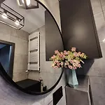 Apartament House - In With Private Jacuzzi, Full Access To Sauna, Gym&billards - Studia Z Prywatnym Jacuzzi Oraz Dostępem Do Sauny, Siłowni I Bilarda Warszawa