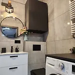House - In With Private Jacuzzi, Full Access To Sauna, Gym&billards - Studia Z Prywatnym Jacuzzi Oraz Dostępem Do Sauny, Siłowni I Bilarda Warszawa