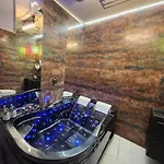 House - In With Private Jacuzzi, Full Access To Sauna, Gym&billards - Studia Z Prywatnym Jacuzzi Oraz Dostępem Do Sauny, Siłowni I Bilarda Warszawa