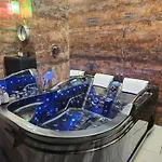 House - In With Private Jacuzzi, Full Access To Sauna, Gym&billards - Studia Z Prywatnym Jacuzzi Oraz Dostępem Do Sauny, Siłowni I Bilarda *