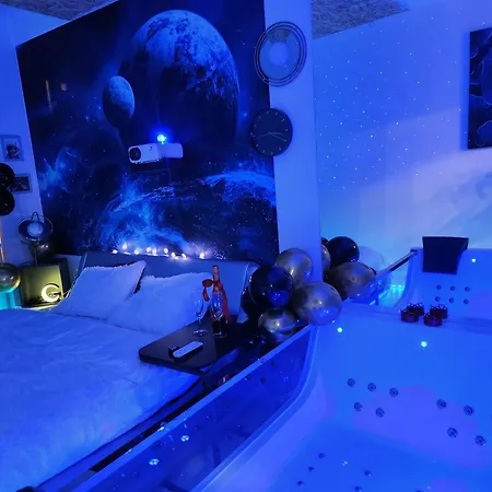 House: With Jacuzzi, Prosecco & Wellness Facilities Apartment Warsaw