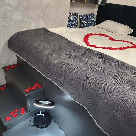 House - In With Private Jacuzzi, Full Access To Sauna, Gym&billards - Studia Z Prywatnym Jacuzzi Oraz Dostępem Do Sauny, Siłowni I Bilarda Apartament