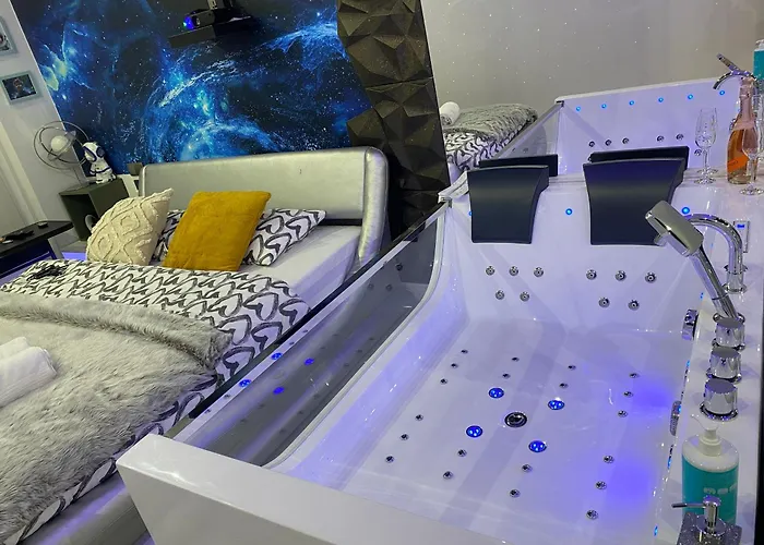 House: With Jacuzzi, Prosecco & Wellness Facilities Apartment Warsaw