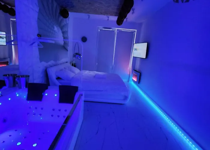 Apartment House: With Jacuzzi, Prosecco & Wellness Facilities *