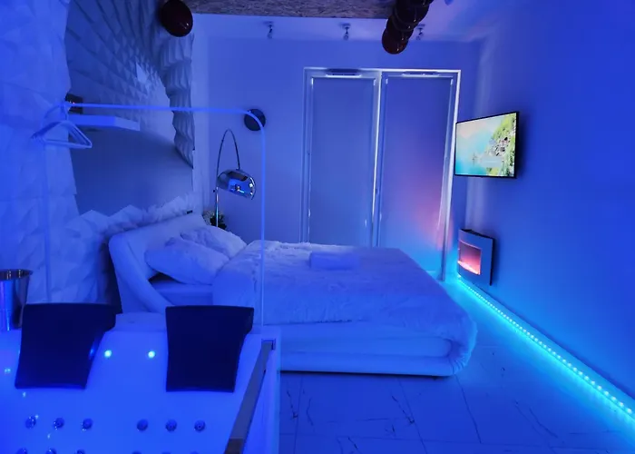 Apartment House: With Jacuzzi, Prosecco & Wellness Facilities