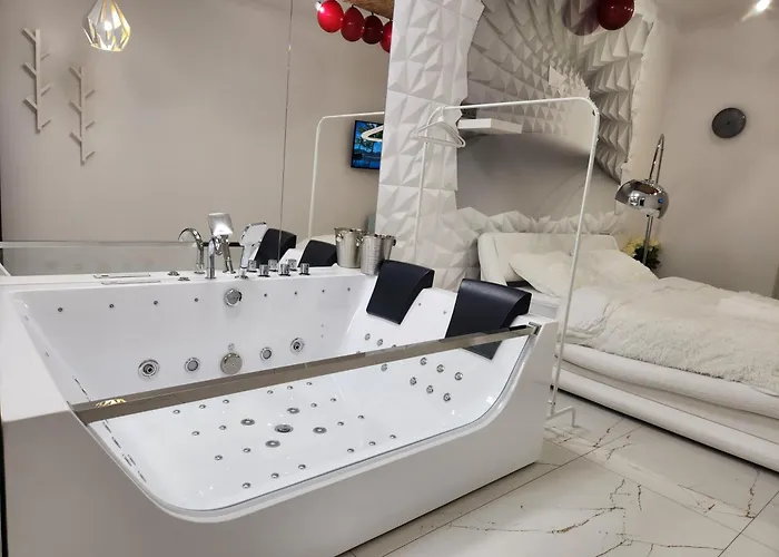 House: With Jacuzzi, Prosecco & Wellness Facilities Apartment Warsaw