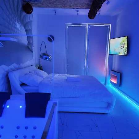 Apartament House - In With Private Jacuzzi, Full Access To Sauna, Gym&billards - Studia Z Prywatnym Jacuzzi Oraz Dostępem Do Sauny, Siłowni I Bilarda