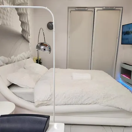 House: With Jacuzzi, Prosecco & Wellness Facilities Apartment *