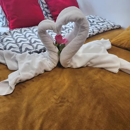Apartment House: With Jacuzzi, Prosecco & Wellness Facilities