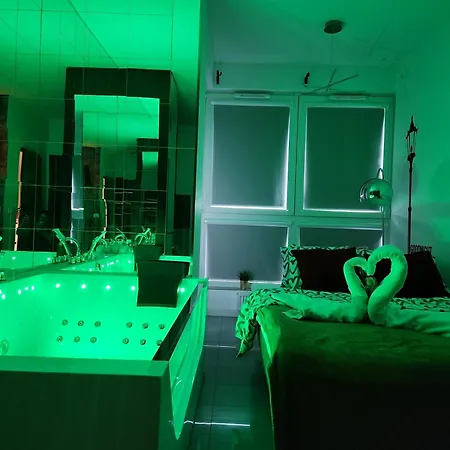 Apartment House - In With Private Jacuzzi, Full Access To Sauna, Gym And Billards - Studia Z Prywatnym Jacuzzi Oraz Dostepem Do Sauny, Silowni I Bilarda Warschau