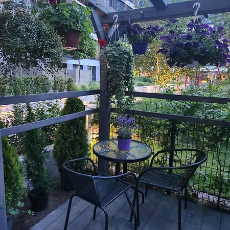 Apartment House: With Jacuzzi, Prosecco & Wellness Facilities Warsaw