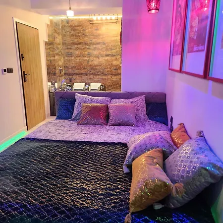 House - In With Private Jacuzzi, Full Access To Sauna, Gym And Billards - Studia Z Prywatnym Jacuzzi Oraz Dostepem Do Sauny, Silowni I Bilarda * Warschau