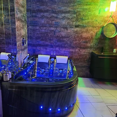 House - In With Private Jacuzzi, Full Access To Sauna, Gym And Billards - Studia Z Prywatnym Jacuzzi Oraz Dostepem Do Sauny, Silowni I Bilarda アパート