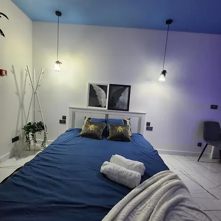 House - In With Private Jacuzzi, Full Access To Sauna, Gym And Billards - Studia Z Prywatnym Jacuzzi Oraz Dostepem Do Sauny, Silowni I Bilarda