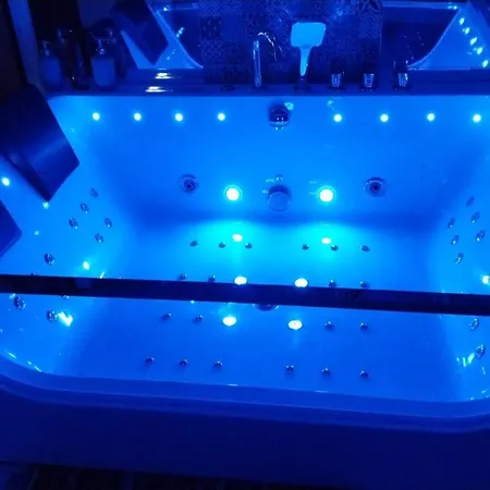 House - In With Private Jacuzzi, Full Access To Sauna, Gym And Billards - Studia Z Prywatnym Jacuzzi Oraz Dostepem Do Sauny, Silowni I Bilarda