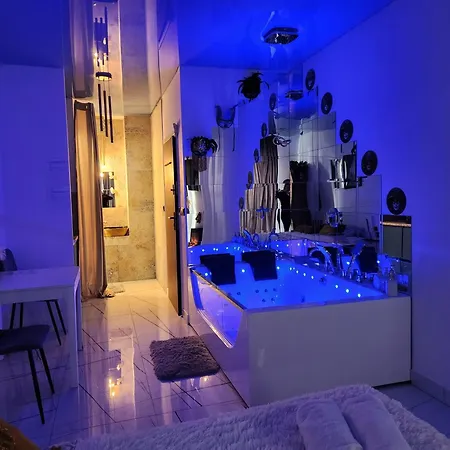House - In With Private Jacuzzi, Full Access To Sauna, Gym&billards - Studia Z Prywatnym Jacuzzi Oraz Dostępem Do Sauny, Siłowni I Bilarda