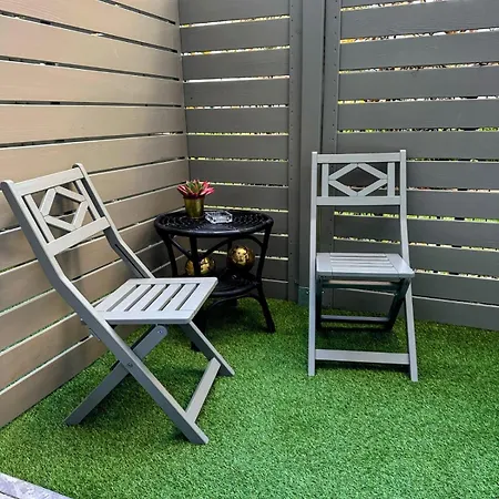 Apartment House: With Jacuzzi, Prosecco & Wellness Facilities Warsaw