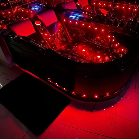 House: With Jacuzzi, Prosecco & Wellness Facilities Apartment