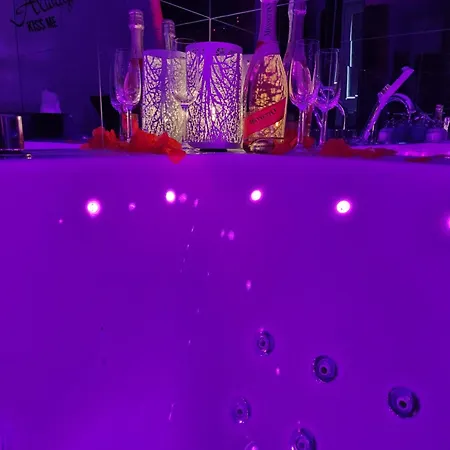 House - In With Private Jacuzzi, Full Access To Sauna, Gym And Billards - Studia Z Prywatnym Jacuzzi Oraz Dostepem Do Sauny, Silowni I Bilarda Διαμέρισμα *